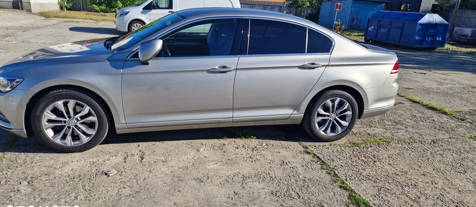 Volkswagen Passat cena 61500 przebieg: 178000, rok produkcji 2015 z Zabrze małe 191